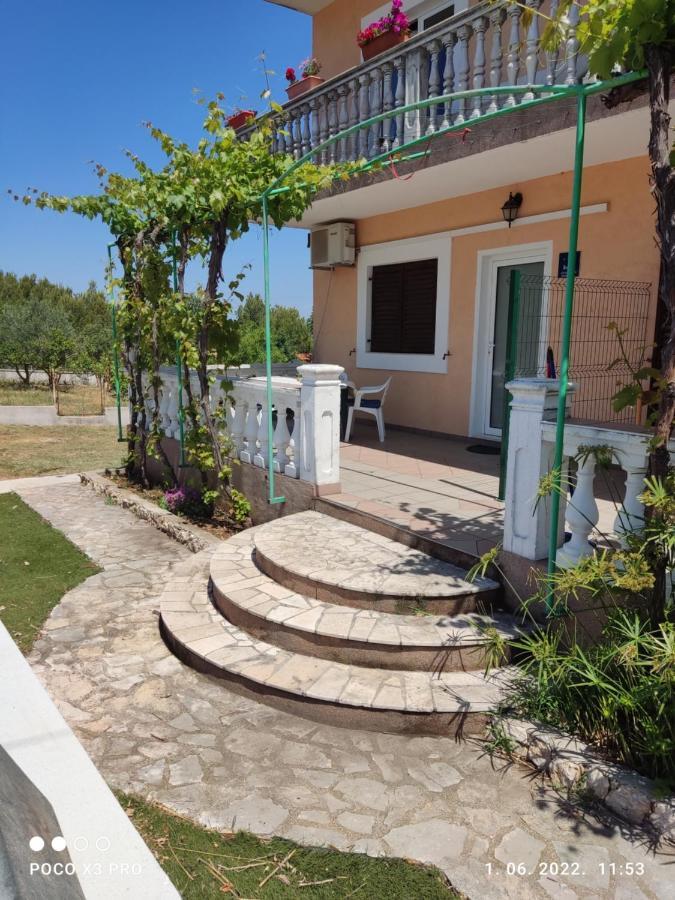 Apartmani Bruna Bilice Vrulje  ภายนอก รูปภาพ