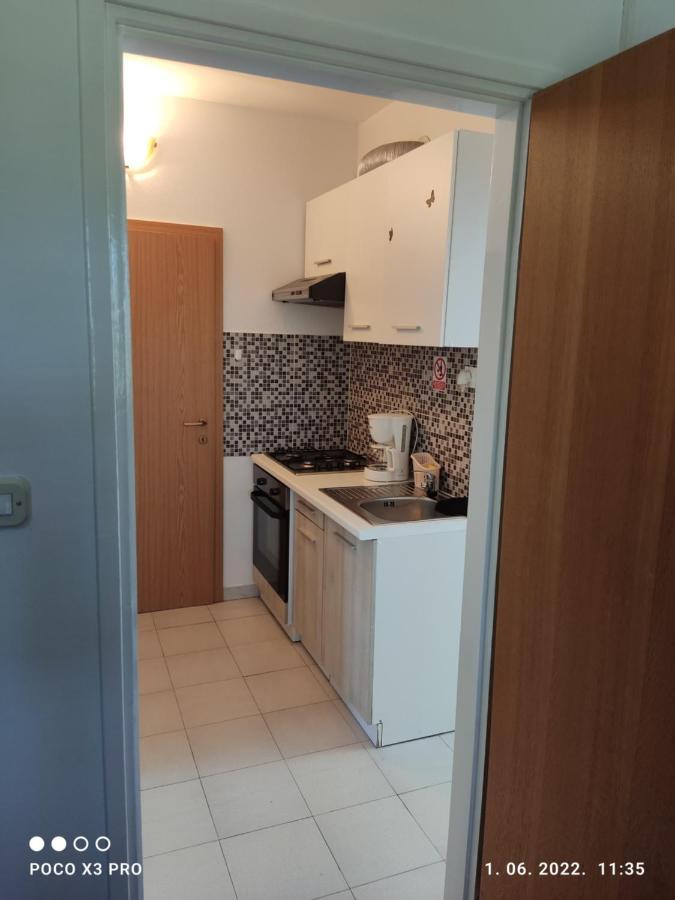 Apartmani Bruna Bilice Vrulje  ภายนอก รูปภาพ