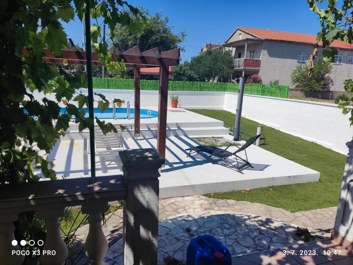 Apartmani Bruna Bilice Vrulje  ภายนอก รูปภาพ